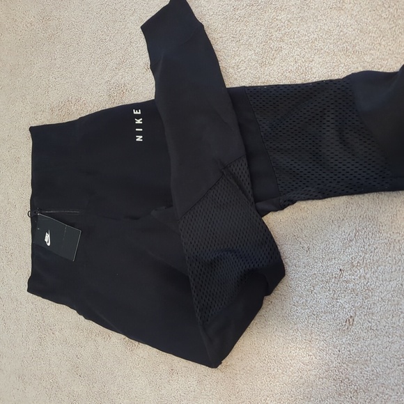 NIKE Women's Black Joggers-tracksuits - Picture 1 of 3